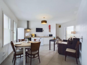 Sur la plage, appartement pour 4, superbe vue mer